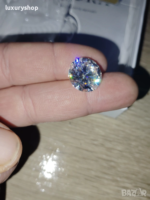 Диамант Лаб - М 12 карата нов, моисанит с сертификат и луксозна кутия, снимка 1