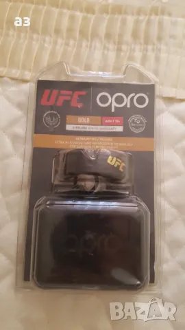 Протектор за уста - UFC OPRO Gold Black, снимка 1 - Бокс - 46859780