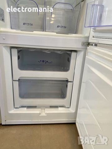 хладилник с фризер ,Zanussi’ ZRB324WO2, снимка 8 - Хладилници - 46426963