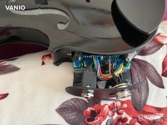 Zeta Acoustic Violin 4 Strings Цигулка Зета Акустична Цвят Черен и Кафяв 4 Струни , снимка 3 - Струнни инструменти - 52418347