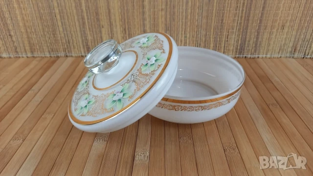 Бонбониера
с ръчно рисувани цветя и златни орнаменти, снимка 2 - Други - 51393321