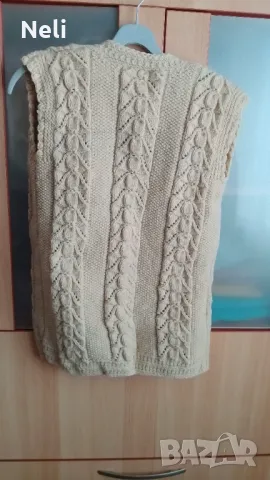 Дамски елек от чиста вълна, плетено на ръка, бяло, снимка 2 - Елеци - 50241652