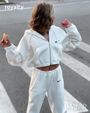 Nike бял дамски спортен комплект , снимка 2 - Спортни екипи - 49943076