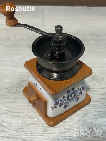 Дървена с порцелан ръчна мелница за кафе , снимка 2 - Кафемашини - 53351166