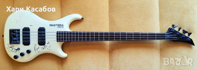Уникално! Стара японска бас китара Westonе Pantera с автографи от Misfits, снимка 2 - Китари - 46290198