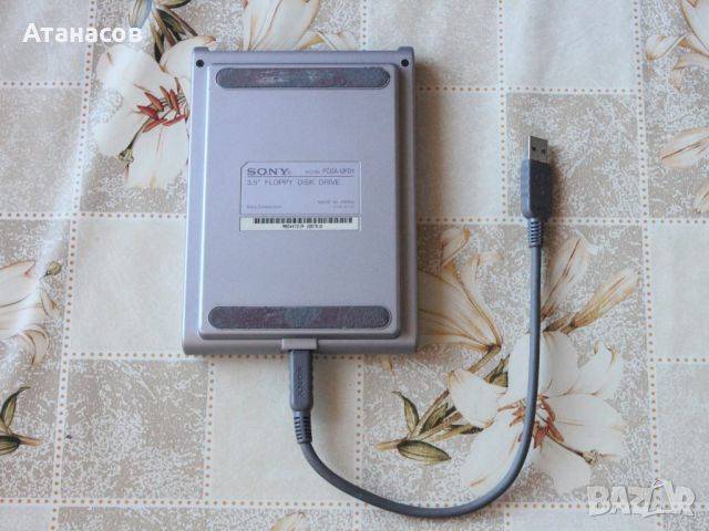 Флопи за дискети - Sony PCGA-UFD1 3.5 Inch Floppy Disk, снимка 2 - Външни хард дискове - 45159030