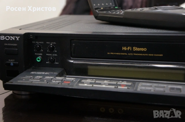 Видеорекордер Sony SLV-E1000 неработещ с оригинално работещо дистанционно., снимка 3 - Плейъри, домашно кино, прожектори - 53276515