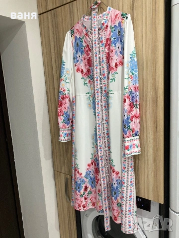 Рокля с коланче на цветя