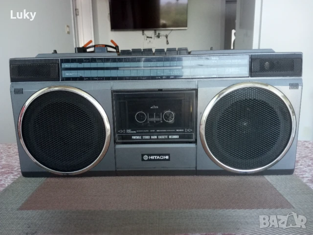 Радиокасетофон HITACHI(за части,майстор,ремонт).