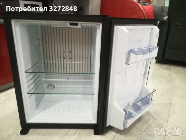 Малък хладилник DOMETIC, снимка 11 - Хладилници - 45792391