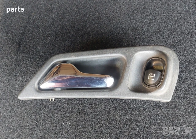 Задна Лява Вътрешна Дръжка и Бутон Ел.Стъкло Мерцедес C W203, снимка 4 - Части - 50560977