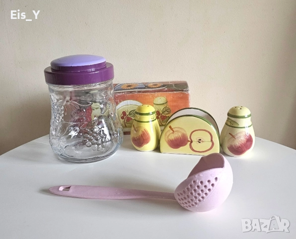 Керамичен комплект с подарък: Солници и салфетник, снимка 12 - Аксесоари за кухня - 52306343