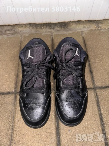 Женски маратонки Jordan, снимка 2 - Маратонки - 52587905
