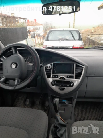 Kia Carens 2.0 CRDI, снимка 6 - Автомобили и джипове - 54015079