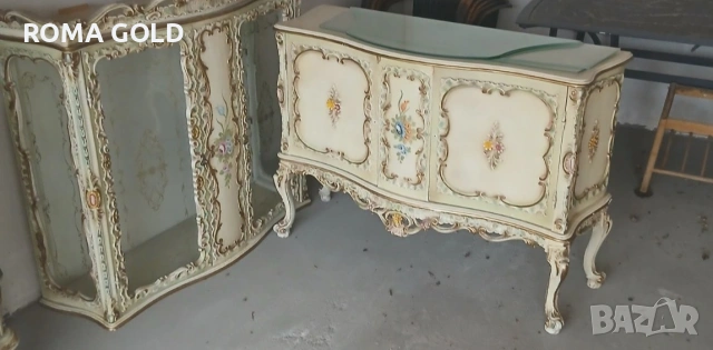 2 венециански барокови витрини, снимка 3 - Секции и витрини - 53874544