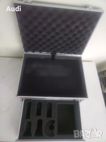 BOSCH алуминиев куфар с чекмедже за инструменти.  Има няколко броя  дунапрен за уплътнение на инстру, снимка 8 - Куфари с инструменти - 46427004