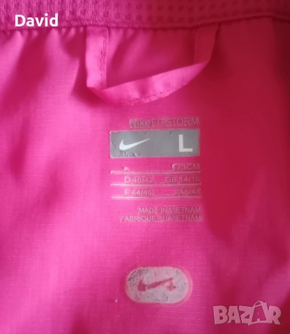 Оригинално дамско яке ветровка Nike Fit Storm Reflective Jacket, снимка 5 - Якета - 53540409