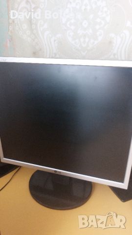 Монитор LG 19", снимка 1 - Монитори - 46799894