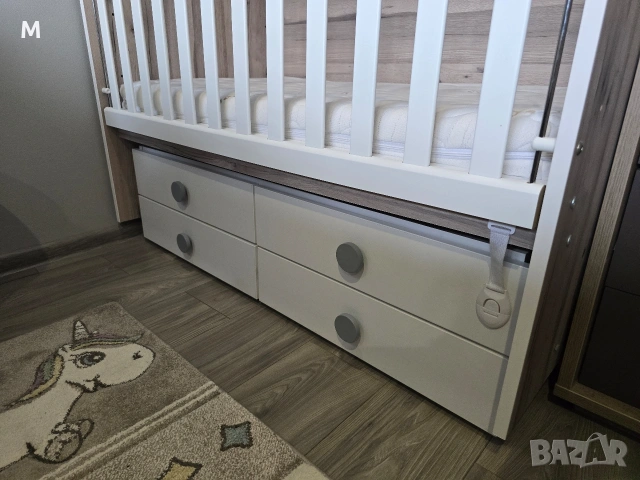Бебешка кошара / легло с подвижна решетка на три нива в цвят- северен дъб+бял, снимка 3 - Бебешки легла и матраци - 53226703