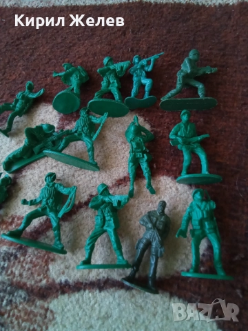 Войници пластмасови 12 броя 51736, снимка 7 - Колекции - 52105633