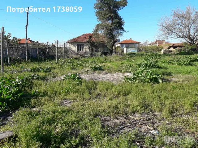 Продавам дворно място с къща в с. Рогош обл . Пловдив 