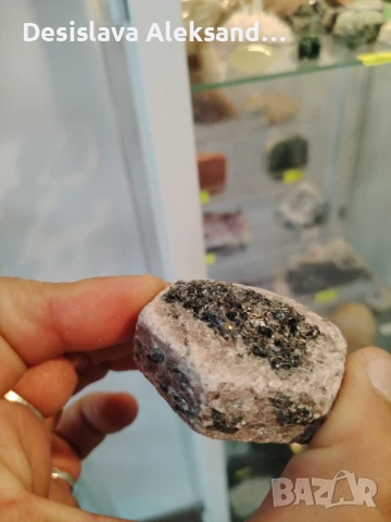 Необработен рубин с турмалин, много изгодно 