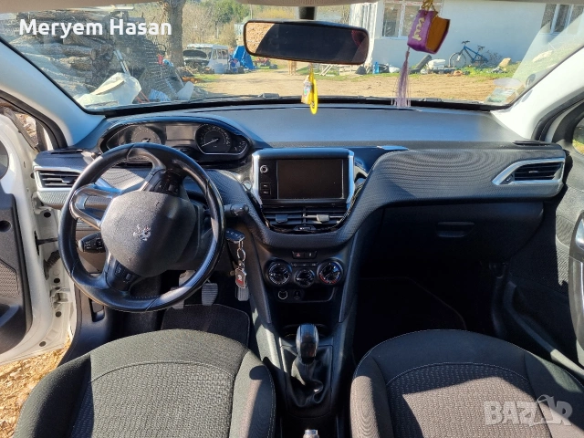 Peugeot 208 2017 1.2, снимка 9 - Автомобили и джипове - 53037377