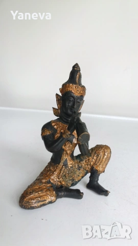 Бронзова , тайландска статуетка на ангел пазител с флейта. 