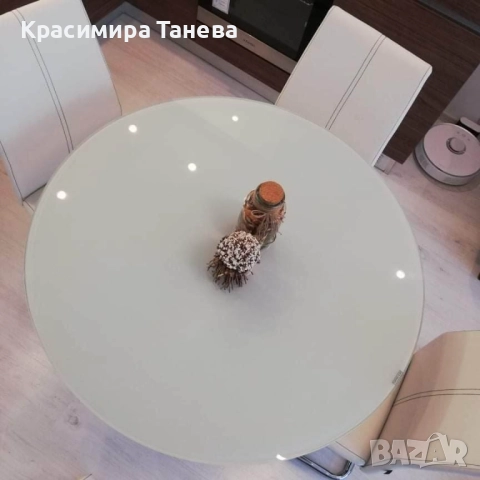 Стъклена маса !