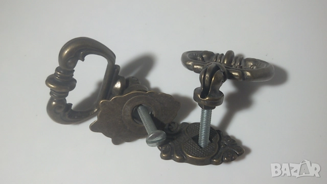 Лот две ретро дръжки от шкафчета; може би са месинг, но не съм сигурен, снимка 9 - Антикварни и старинни предмети - 51507270