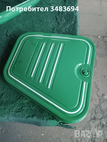 Боядисване и линиране на ретро мотоциклети