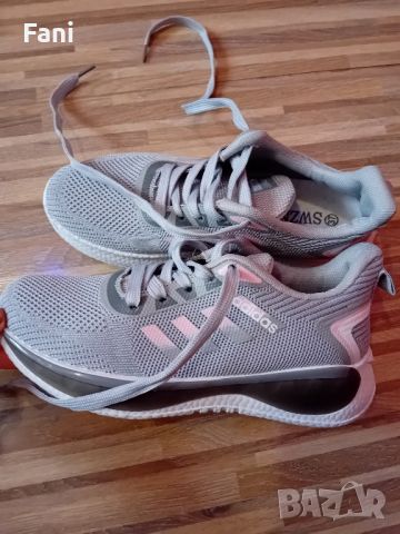 Дамски маратонки adidas, снимка 2 - Дамски ежедневни обувки - 45778767