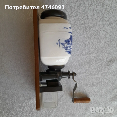 Колекционерска стенна кафемелачка, ръчна, 50-те години, снимка 2 - Антикварни и старинни предмети - 53944219