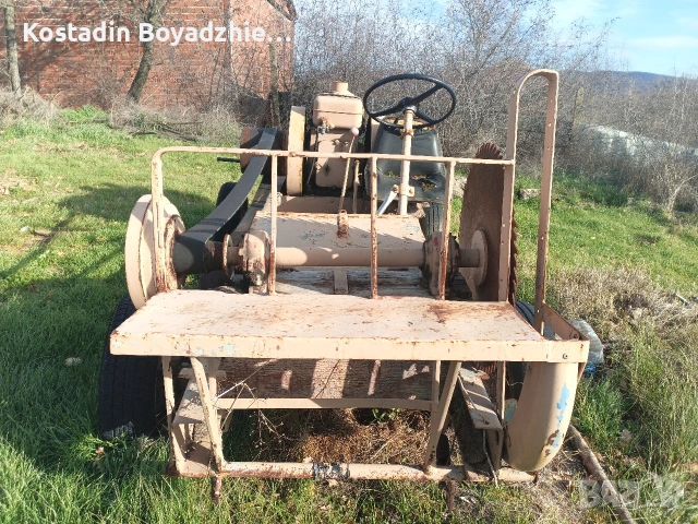 Самоходна машина за рязане на дърва 