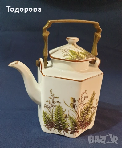 Порцеланов чайник с месингова дръжка и  флорални двустранни мотиви, снимка 3 - Сервизи - 53659987