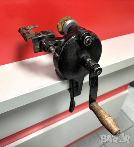 Стар, здрав, работещ Ръчен Шмиргел