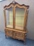 Витрина в стил Луи 15 с дърворезба и кристални стъкла, снимка 1
