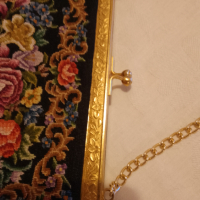Викторианска дамска чанта с  Антична чанта Petit Point от 1900 г. Малка чанта с богато украсена злат, снимка 6 - Други ценни предмети - 44961069