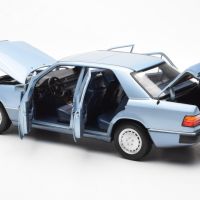 Mercedes-Brnz 230 E W124 1990 - мащаб 1:18 на Norev моделът е нов в кутия, снимка 4 - Колекции - 45502550
