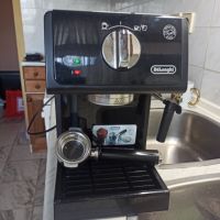 Кафе машина Делонги с ръкохватка с крема диск, работи отлично и прави хубаво кафе с каймак , снимка 3 - Кафемашини - 45405800