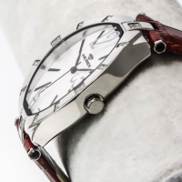 Дамски часовник Murex с червена кожена каишка и диаманти 0.18 карата, снимка 5 - Дамски - 45025241