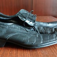 Продавам обувки естествена кожа с уникален дизайн (предполагам крокодилска). , снимка 5 - Официални обувки - 45747579