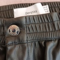 Уникален панталон Bershka с висока талия М размер, Спиди, снимка 2 - Панталони - 45250715