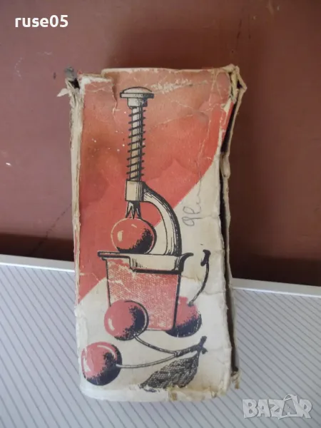 Уред за вадене на костилки румънски от ранния соц, снимка 1