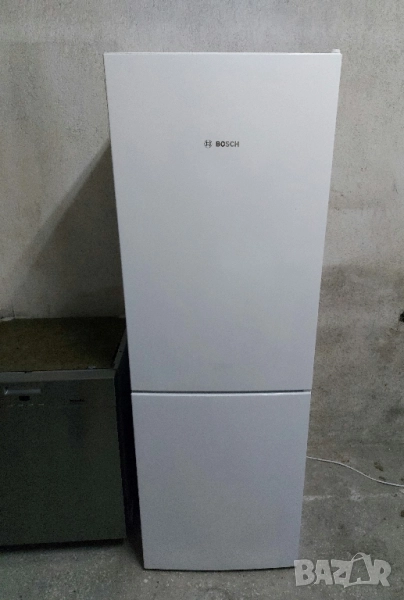 Хладилник с фризер Bosch, снимка 1