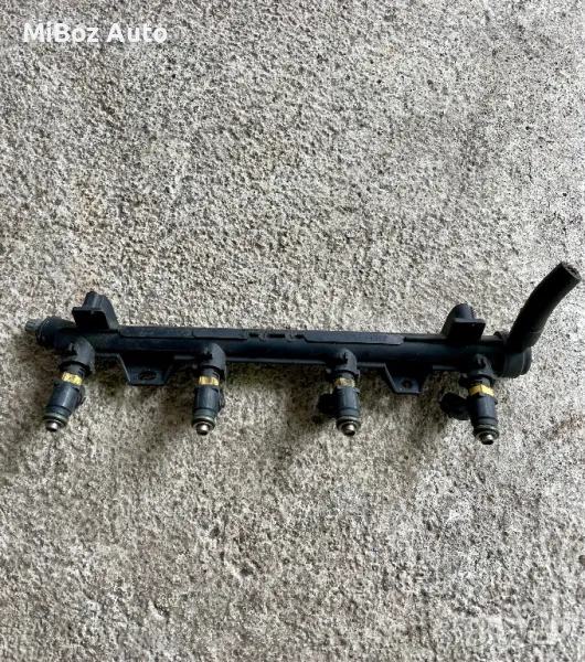 Горивна рейка 1.4 бензин Фолксваген Голф 5 VW Golf, снимка 1