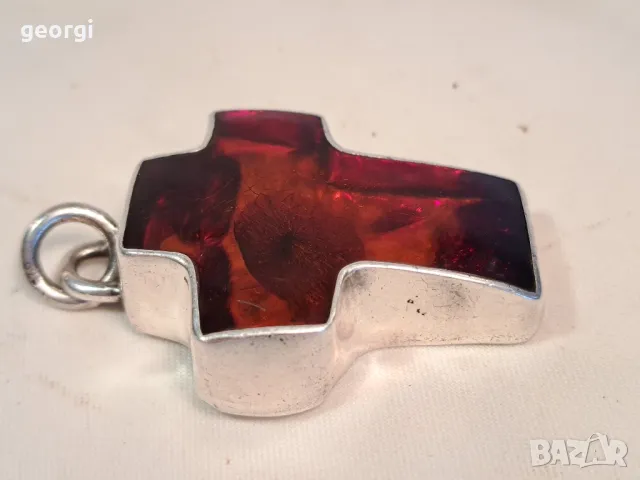 голям сребърен кръст с естествен кехлибар 