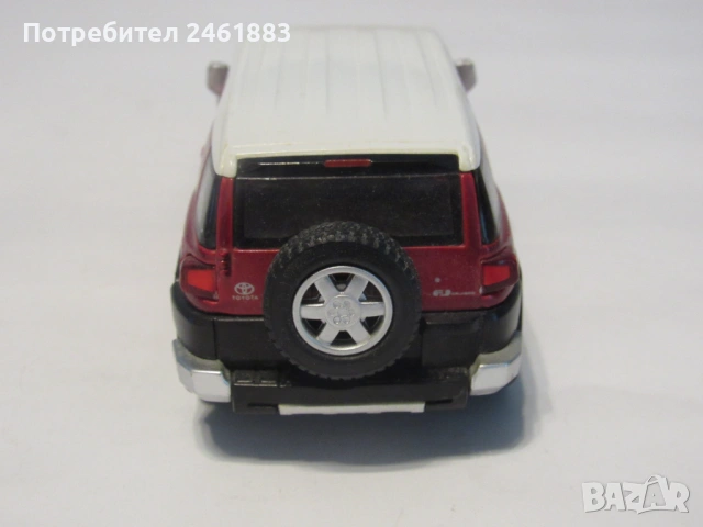 1/36 Kinsmart Toyota FJ Cruiser метална колекционерска количка., снимка 3 - Колекции - 49768473