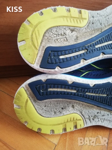 Оригинални Brooks номер 45.5, снимка 10 - Кецове - 53627370