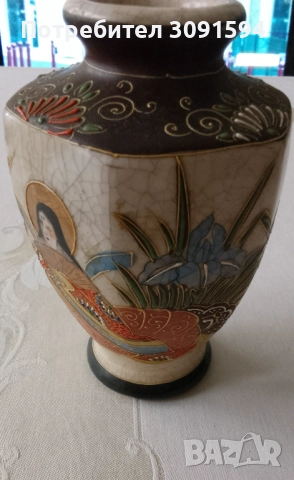 Порцеланова японска ваза с напукан ефект и рисувана със 24 каратово злато  , снимка 2 - Антикварни и старинни предмети - 51906443